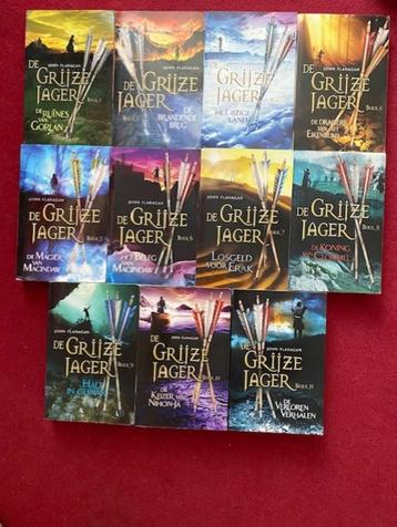 JOHN FLANAGAN DE GRIJZE JAGER DE EERSTE 11 BOEKEN IN ZEER GO beschikbaar voor biedingen
