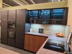 Nobilia Structura & Riva Showroomkeuken - Zwart/Hout, Ophalen, Zwart, Hoekkeuken, Zo goed als nieuw