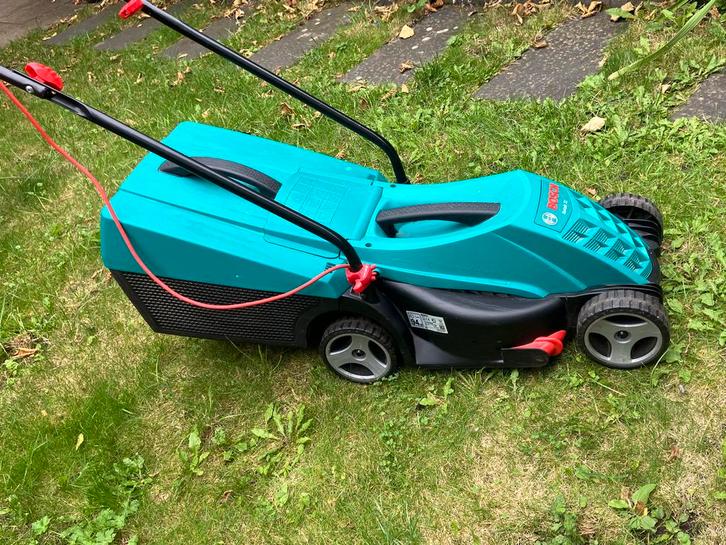 Bosch Rotak 32 Elektrische Grasmaaier met Opvangbak, Tuin en Terras, Grasmaaiers, Gebruikt, Elektrische grasmaaier, 30 t/m 39 cm