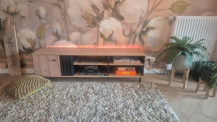 Gratis TV Kast / dressoir, Huis en Inrichting, Kasten | Dressoirs, Gebruikt, 150 tot 200 cm, 25 tot 50 cm, Ophalen