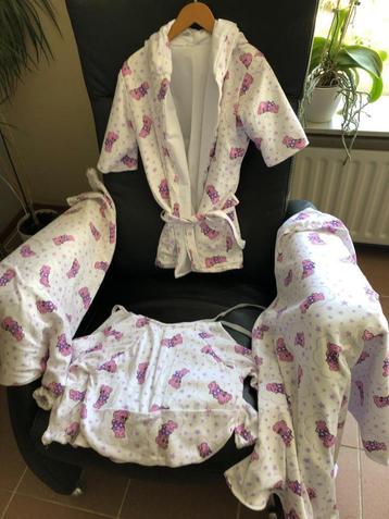 Te koop zelfgemaakte babykleding/spullen.(nieuw). beschikbaar voor biedingen