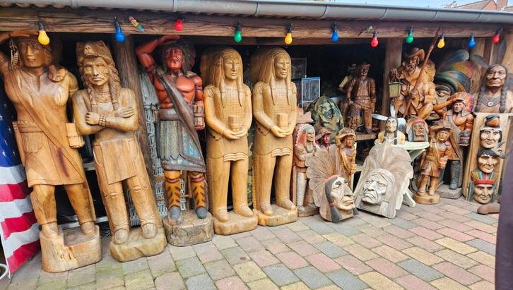 MASSIEF HOUTEN INDIANEN BEELDEN VOOR COUNTRY BAR STEAKHOUSE, Antiek en Kunst, Kunst | Beelden en Houtsnijwerken, Ophalen