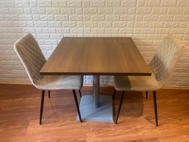 2 stoelen + tafel geschikt voor horeca, meer sets aanwezig, Huis en Inrichting, Stoelen, Zo goed als nieuw, Vijf, Zes of meer stoelen