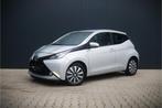 Toyota Aygo 1.0 VVT-i X-PLAY | CAMERA | 5 DEURS | NAP | SPAR, Auto's, Origineel Nederlands, Te koop, Zilver of Grijs, Benzine