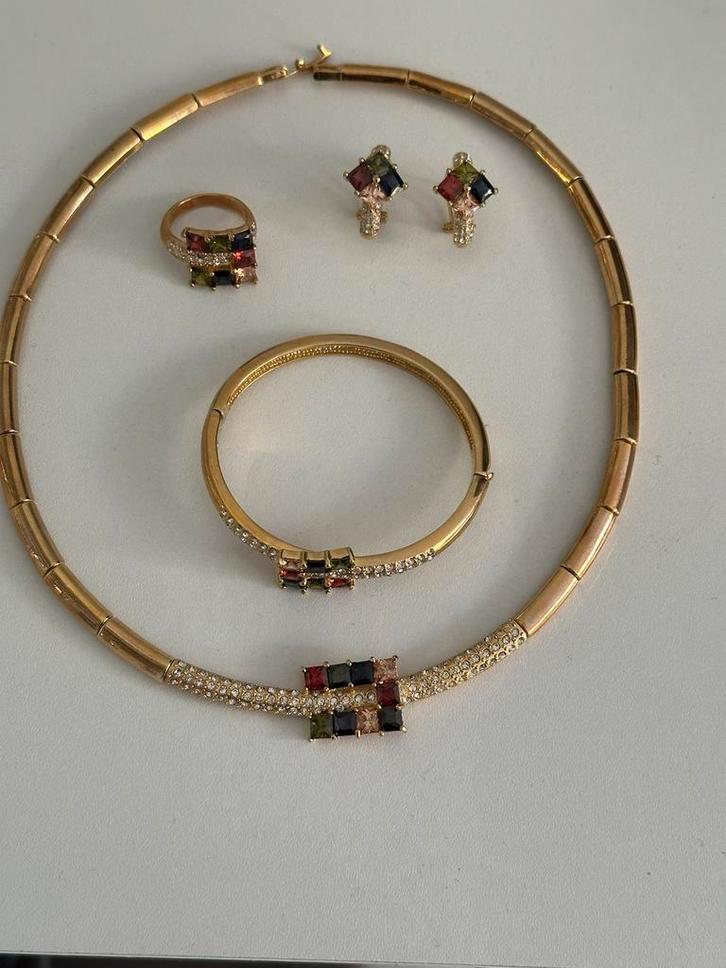 Mooi chiqeu set, Sieraden, Tassen en Uiterlijk, Antieke sieraden, Overige typen, Overige materialen, Ophalen of Verzenden