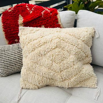 Super leuke boho handgemaakte marokkaanse berber kussens beschikbaar voor biedingen