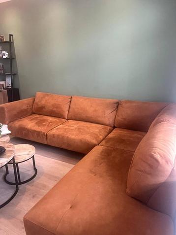 Stoere cognac hoekbank met chaise longue beschikbaar voor biedingen