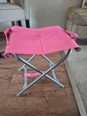 Roze klapstoeltje (voor kinderen) beschikbaar voor biedingen