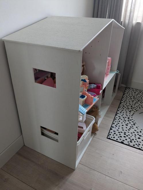 Zelfgemaakt stevig poppenhuis – ter overname (excl. inhoud), Kinderen en Baby's, Speelgoed | Poppenhuizen, Gebruikt, Poppenhuis