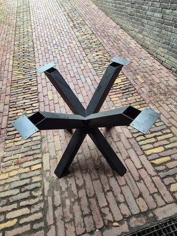 Tafelpoot beschikbaar voor biedingen