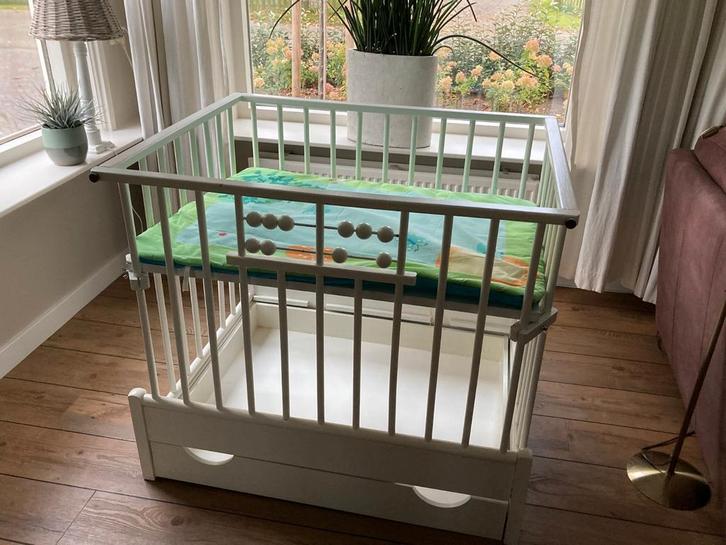 Babybox met lade - In hoogte verstelbaar, Kinderen en Baby's, Babywiegjes en Ledikanten, Ophalen