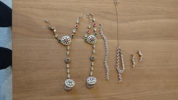 Set van mooie sierraden / Set of beautiful jewelry beschikbaar voor biedingen