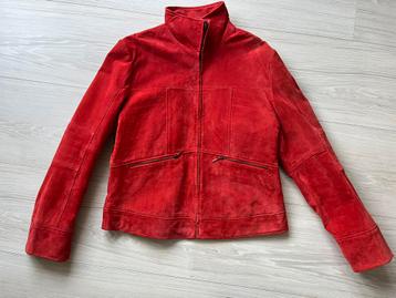 Mooi rood gevoerd suède jasje Essentials beschikbaar voor biedingen