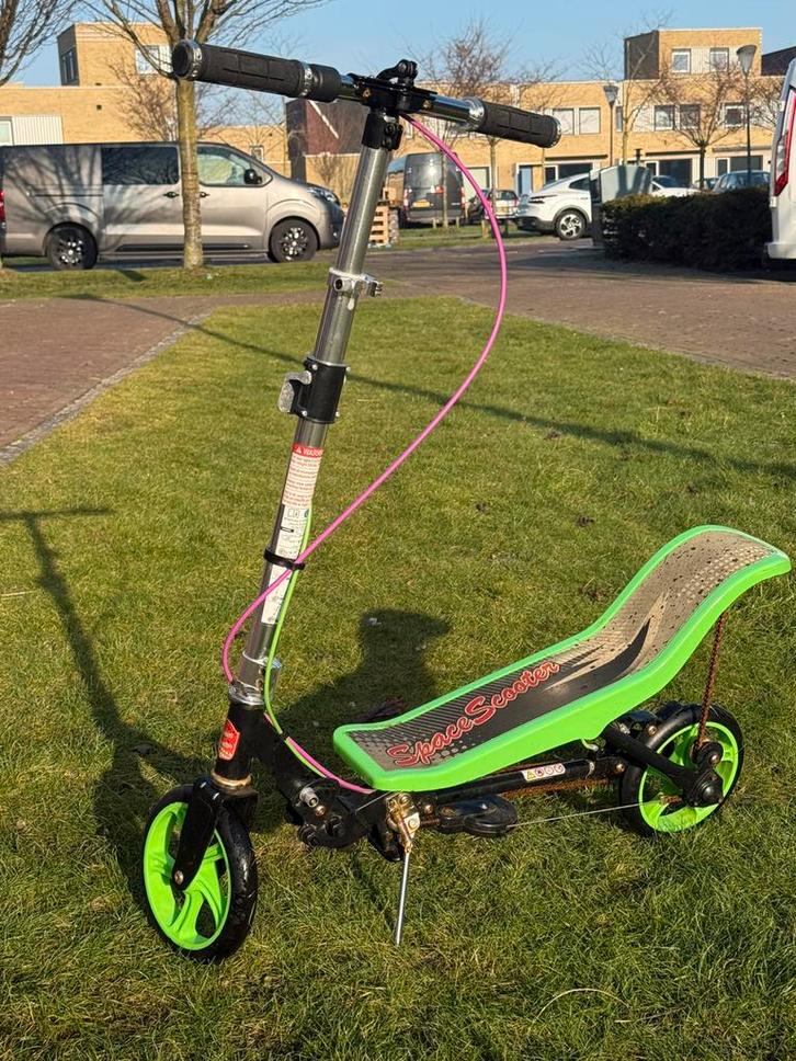 Space scooter X560, Fietsen en Brommers, Steps, Zo goed als nieuw, Kickbike, Ophalen