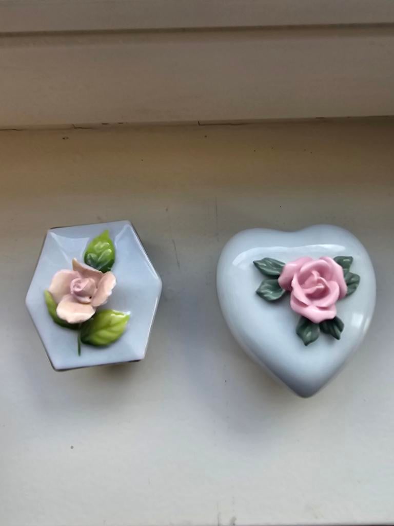 Twee decoratieve doosjes met rozen, Overige materialen, Minder dan 50 cm, Minder dan 50 cm, Ophalen of Verzenden