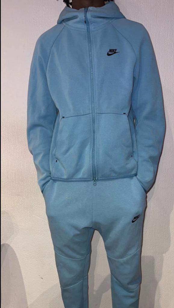 Nike Tech Fleece Vest + Broek - Maat M, Kleding | Heren, Sportkleding, Gedragen, Algemeen, Maat 48/50 (M), Blauw, Ophalen of Verzenden