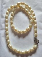 Oude parelketting met merkje, Verzenden, Gebruikt, Beige, Kunststof