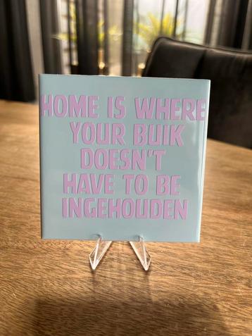 Tegel met tekst beschikbaar voor biedingen