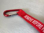 Remove Before Flight Sleutelhanger met Karabijnhaak Rood, Verzamelen, Sleutelhangers, Nieuw, Overige typen, Verzenden