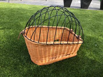 Fietsmand voor hond beschikbaar voor biedingen