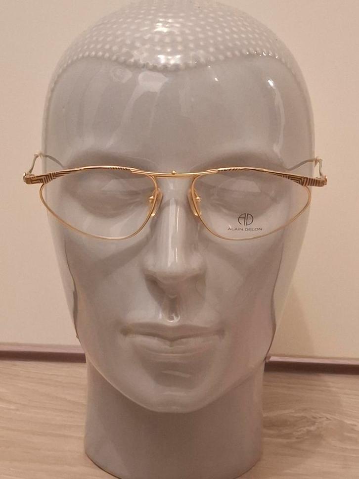 Alain delon vintage bril montuur, Sieraden, Tassen en Uiterlijk, Zonnebrillen en Brillen | Heren, Zo goed als nieuw, Bril, Overige merken