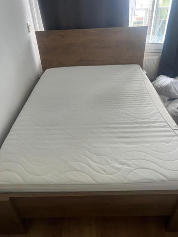 Tweepersoonsbed 140x200 met matras – goede staat