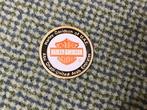 Harley-Davidson Abu Dhabi, Verenigde Arabische Emiraten, Verzamelen, Speldjes, Pins en Buttons, Ophalen of Verzenden, Zo goed als nieuw
