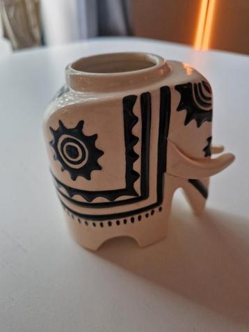 Olifant Vaasje met Decoratie beschikbaar voor biedingen