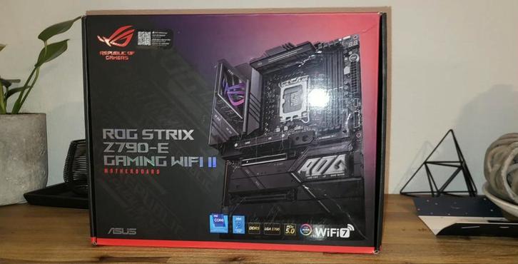 Asus ROG Strix Z790-E Gaming WiFi II - Nieuw!, Computers en Software, Moederborden, Nieuw, Intel, DDR5, Ophalen of Verzenden