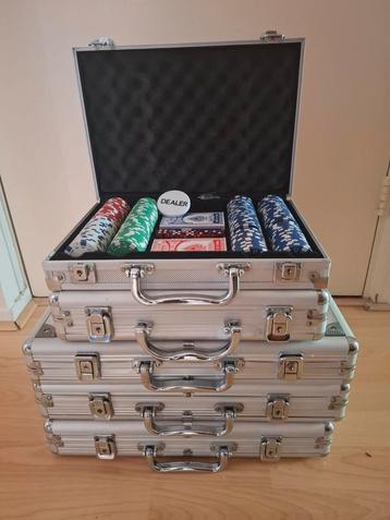 Poker koffer fiches 3x 300 2x 200 beschikbaar voor biedingen