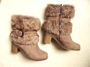 MODE QUEEN enkel laarzen beige suéde leer maat 40		 beschikbaar voor biedingen