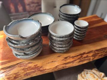 Servies; schalen en kommen beschikbaar voor biedingen