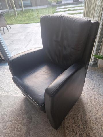 2 Zwart leren fauteuil  beschikbaar voor biedingen