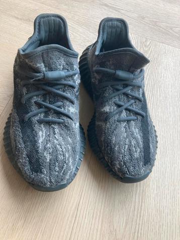 Yeezy Sneakers Grijs Maat 36,5 beschikbaar voor biedingen