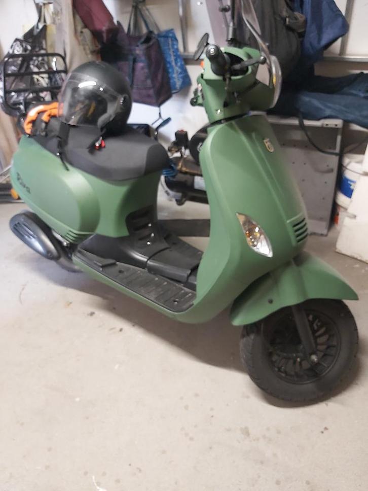 Mooie Snorscooter te koop, Fietsen en Brommers, Snorfietsen en Snorscooters, Gebruikt, Overige merken, Benzine, Ophalen