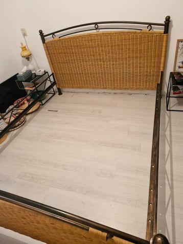 Tweepersoonsbed 160x200 - Metaal met gevlochten hoofdbord