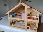 Pintoy poppenhuis compleet met meubels, auto & poppetjes, Ophalen, Gebruikt, Poppenhuis