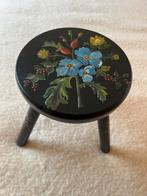 Oud Melkkrukje Hindeloope motief, Huis en Inrichting, Krukjes, Ophalen of Verzenden, Hout