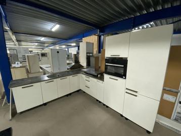 Complete keuken Compleet met APP 120Keukens op voorraad 2686 beschikbaar voor biedingen