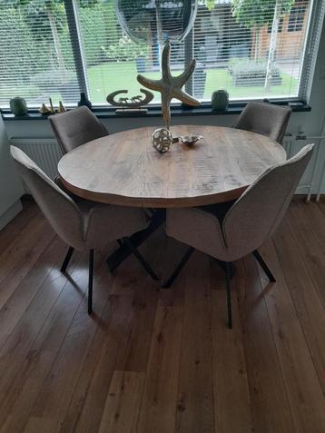 4 EETKAMERSTOELEN CARAMEL KLEURIG Z.G.A.N beschikbaar voor biedingen