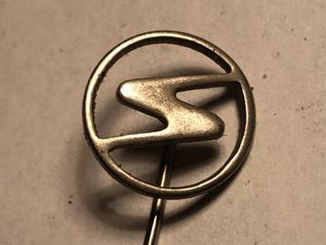 Metalen SKODA AUTOMERK Speld (Metaalkleur). beschikbaar voor biedingen