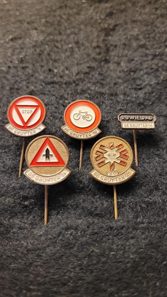 de Gruyter verkeersborden speldjes, Verzamelen, Speldjes, Pins en Buttons, Zo goed als nieuw, Speldje of Pin, Merk, Verzenden