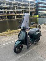 Vespa sprint 2021 80 CC, Fietsen en Brommers, Snorfietsen en Snorscooters, Ophalen, Zo goed als nieuw, Benzine, Vespa