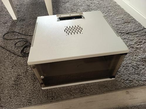 6u serverrack patchkast met glazen deur, Computers en Software, Serverkasten, Gebruikt, Glas, Plaatstaal, Ophalen