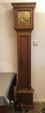 Engelse Staande eenwijzer Birdcase klok met bronze plaat, Antiek en Kunst, Antiek | Klokken, Ophalen