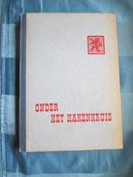 Onder het Hakenkruis  H.P. de Hoogh, Deventer 1945  Oorlog, Ophalen of Verzenden, Tweede Wereldoorlog, Gelezen