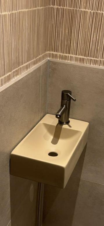 Gloednieuwe gunmetal warm en koud water kraan voor wastafel  beschikbaar voor biedingen