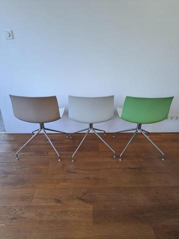 6 eettafelstoelen Arper Cartifa   beschikbaar voor biedingen