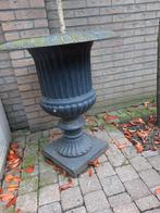 Grote gietijzeren tuinvazen 2x, Tuin en Terras, Tuinvazen, Ophalen, Zo goed als nieuw