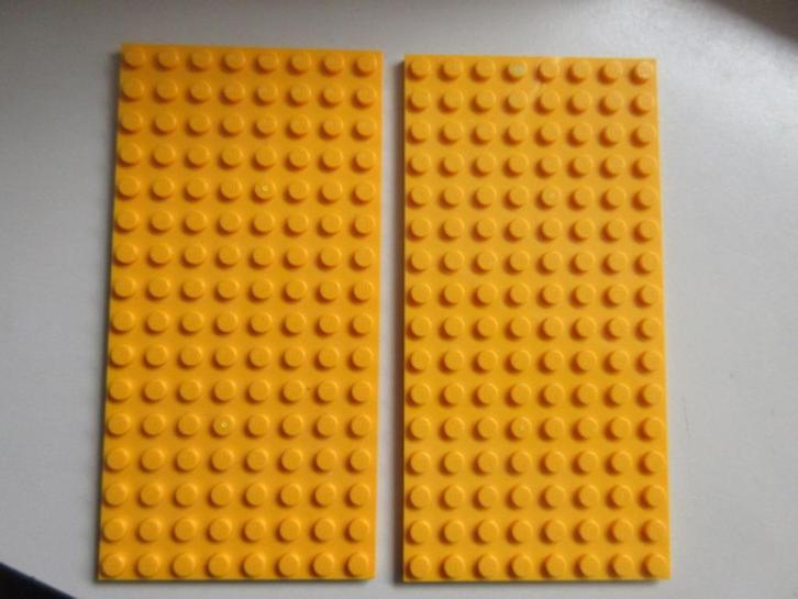 nr. 6820, 2 L. oranje platte platen 8x16. Verzenden mogelijk, Kinderen en Baby's, Speelgoed | Duplo en Lego, Zo goed als nieuw